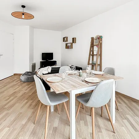 T2 Moderne Terrasse, Parking, Proche Commerces 아파트