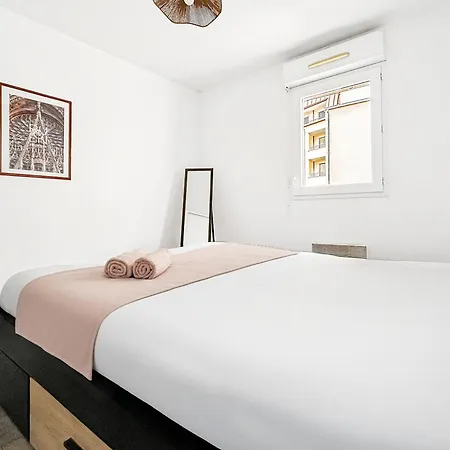 T2 Moderne Terrasse, Parking, Proche Commerces