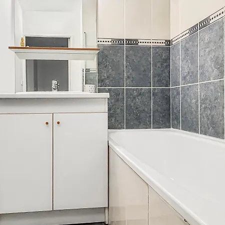 T2 Moderne Terrasse, Parking, Proche Commerces Appartement *