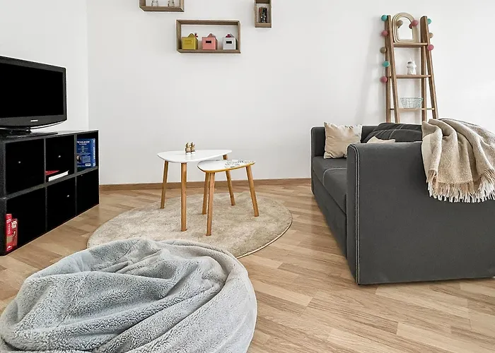 T2 Moderne Terrasse, Parking, Proche Commerces *