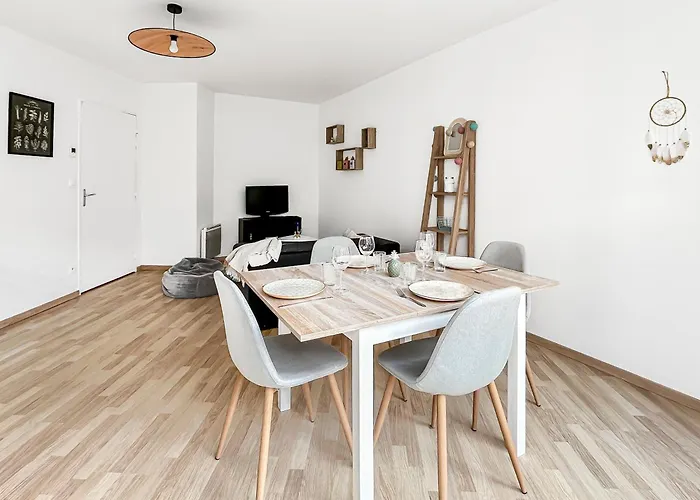 T2 Moderne Terrasse, Parking, Proche Commerces Apartman